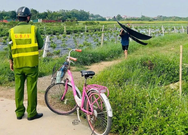 Bất ngờ phát hiện 3 chiếc diều lơ lửng gần đường cất hạ cánh sân bay Nội Bài