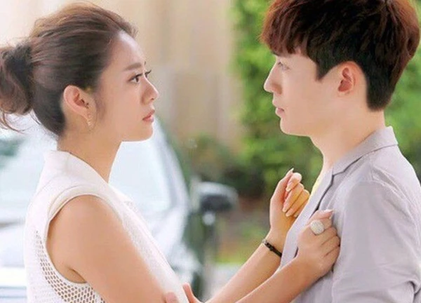 Bị người yêu vô cớ đánh nơi công cộng, tôi muốn chia tay nhưng anh trai lại nói câu khiến tôi chết lặng