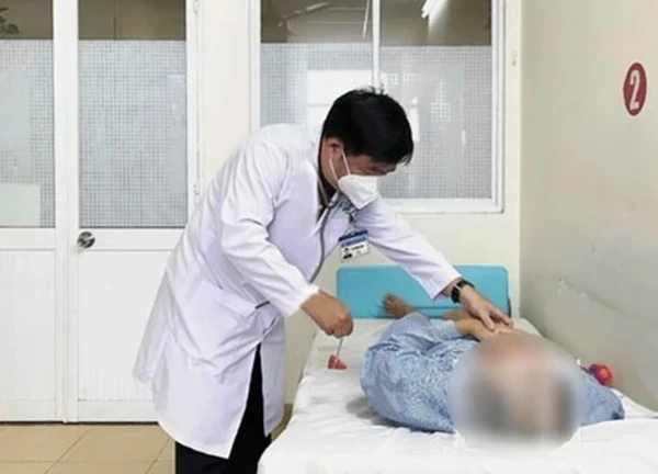 Chàng trai 23 tuổi bị đột quỵ trên bàn làm việc, phải cấp cứu mở hộp sọ, di chứng liệt nửa người: Chạy KPI 'thêm 1 chút' để rồi 'chậm cả đời'