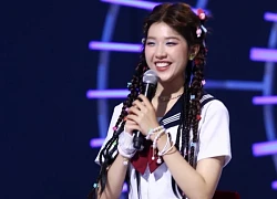 Em Xinh có 1 mỹ nhân rất lạ, cứ hé miệng ra là bị hỏi: "Răng giả hả?"