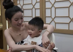 Không nhận ra Chu Thanh Huyền, diện áo cúp ngực quyến rũ, nhan sắc thăng hạng rõ rệt khi đi ăn cùng Quang Hải
