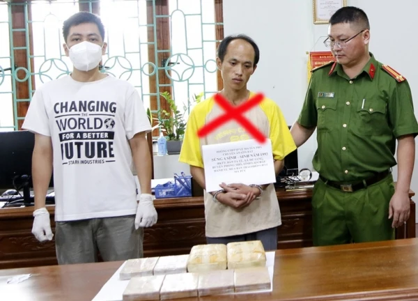 Lai Châu: Bắt đối tượng vận chuyển 8 bánh ma túy