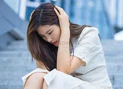 Lên đóng cửa sân thượng, vợ đau lòng phát hiện bí mật của chồng