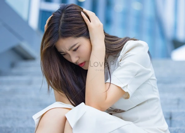 Lên đóng cửa sân thượng, vợ đau lòng phát hiện bí mật của chồng