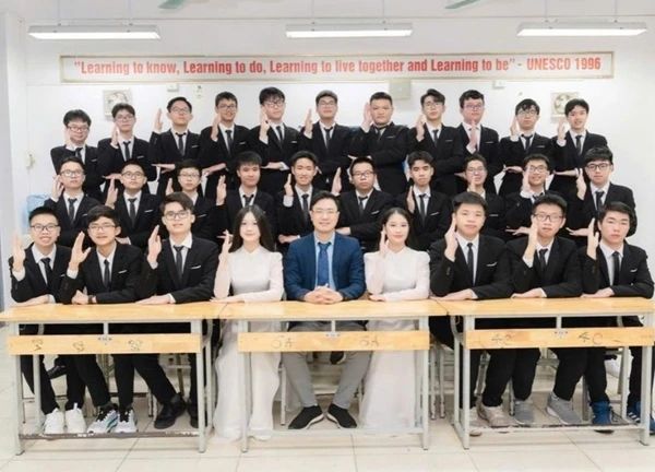 Một lớp có 28/29 học sinh đỗ chuyên Khoa học Tự nhiên
