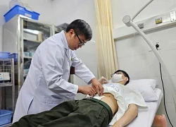 Nam sinh 19 tuổi thủng dạ dày vì nghiện game, ăn mì gói triền miên