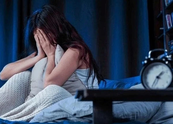 Ngủ 2 tiếng mỗi đêm, người phụ nữ nhập viện tâm thần