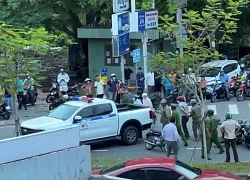 Thanh niên đi SH chặn đầu, đập phá ô tô Mercedes ở Thủ Đức