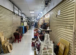 Tiểu thương đóng sạp, giữ hàng tồn kho vì sợ kiểm tra tới đâu sai đến đó