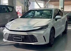 Toyota Camry giảm khoảng 100 triệu đồng tại đại lý cho xe 2024
