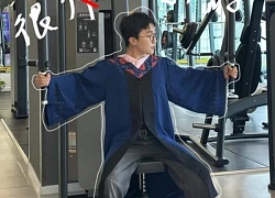 Trào lưu chụp ảnh kỷ yếu hài hước để phản ánh sự chán ghét bản thân