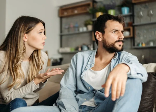 Về quê thăm mẹ vợ ốm, hành động của chồng khiến tôi muối mặt với cả nhà