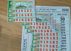 Vợ chồng nghèo đi bán vé số giữ lại 2 tờ, chiều trúng luôn tiền khủng
