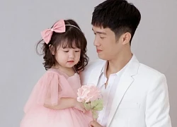 Bố đơn thân đẹp trai như nam thần trải lòng hành trình gà trống nuôi con: "Con dạy tôi cách làm người đàn ông tử tế"