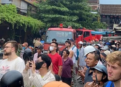 Cháy dữ dội ở cửa hàng lưu niệm giữa phố cổ Hội An