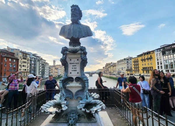 Cầu Ponte Vecchio - bảo tàng sống hấp dẫn của Florence