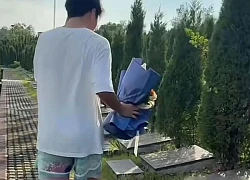 Chàng trai khóc bên mộ mẹ sau kỳ thi đại học, phía sau là chuyện rơi nước mắt