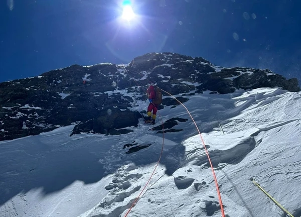 Chi hơn 2 tỷ đồng, 40 ngày mất kết nối - người Việt Nam lập kỳ tích ở Everest: "Tôi đã làm công tác tư tưởng với gia đình"