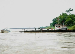 Clip công binh vận hành phà quân sự ở Phong Châu