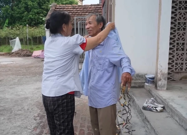 "Dị nhân" Nam Định nuôi móng tay 35 năm không cắt lên tiếng về thông tin muốn bán bộ móng với giá 7 tỷ