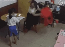 Đoạn video trích từ camera giám sát phơi bày sự thật kinh hoàng của một gia đình, đến Chương Tử Di cũng phải lên tiếng