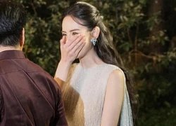 Hot: Lộ khoảnh khắc mỹ nhân 2k2 được chồng gia thế khủng cầu hôn sau 3 tháng yêu, netizen nhìn vào chỉ thắc mắc 1 chuyện!