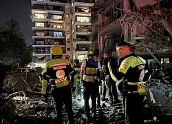 Iran phóng hàng trăm tên lửa trả đũa, Israel cảnh báo Tehran trả giá không thể chịu đựng nổi