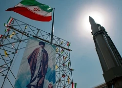 Israel tấn công Iran, Tehran phản đòn: Máy bay Mỹ - Anh đã xuất kích?