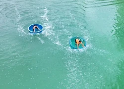 Khoảnh khắc đẹp tại giải bơi thúng, lắc thúng trên biển Nha Trang