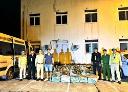Làm nhiệm vụ trên cao tốc, CSGT phát hiện xe vận chuyển hàng trăm bình "khí cười"