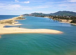 Nơi sông Lại Giang đổ ra biển nhìn từ trên cao