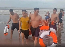 Thêm nhóm du khách bị sóng cuốn trong lúc tắm biển ở Hà Tĩnh