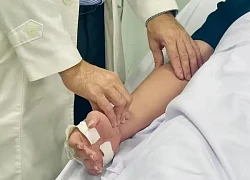 Trẻ bị sốt xuất huyết có nằm máy lạnh được không?