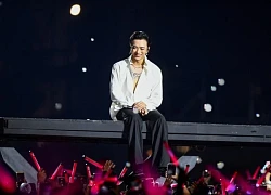 Tự Long, Soobin khóc cười cùng với fan, 'quẩy' đến nửa đêm