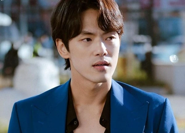 Từng bị tố thô lỗ vì Seo Ye Ji điều khiển, Kim Jung Hyun lên tiếng: Thấy oan ức và xấu hổ
