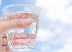 Uống quá nhiều nước gây hại đến sức khỏe, cảnh báo từ bác sĩ
