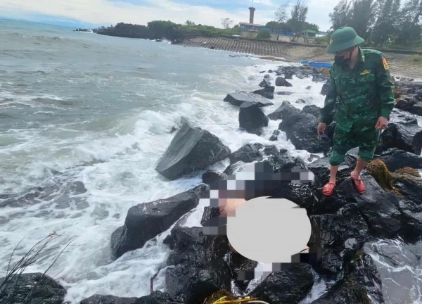 Xác minh danh tính thi thể nữ giới mặc áo đen có ký hiệu chữ B, dạt vào đảo Cồn Cỏ