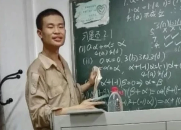3 vật bất ly thân của Vi Thần: Toàn những cái ai cũng xem thường - tiện tay thì vứt đi, riêng thiên tài toán học lại giữ khư khư
