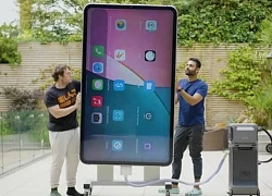 Chiếc iPhone lớn nhất thế giới, đèn pin đủ làm mờ đèn pha ô tô