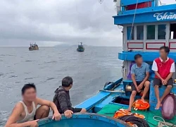 Chìm tàu cá, thuyền trưởng và 10 ngư dân cầu cứu khẩn cấp