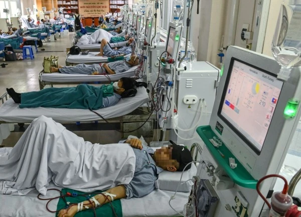 Chưa 30 đã suy thận vì dành cả thanh xuân làm thêm giờ, ăn hàng quán