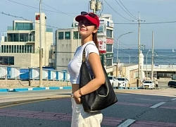 'Diễn viên 4 đời chồng' Hoàng Yến diện bikini, Huyền Lizzie khoe dáng trên phố