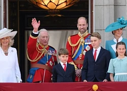 Gia đình Kate chia sẻ khoảnh khắc hậu lễ diễu binh mừng sinh nhật Vua Charles: Bức ảnh gây bão mạng vì quá đẹp!