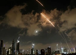 Iran tuyên bố kiểm soát không phận Israel, chuyển từ hoạt động 'răn đe sang trừng phạt'
