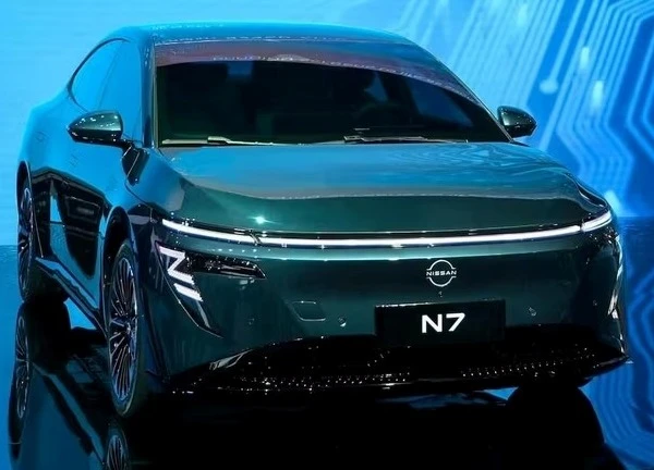 Khách Trung Quốc đổ xô đặt cọc xe điện Nissan