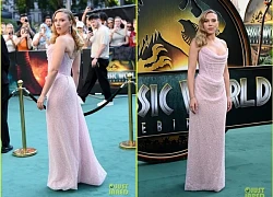 Mỹ nhân sexy nhất thế giới khoe thân hình như tạc tượng trên thảm đỏ ở tuổi 41