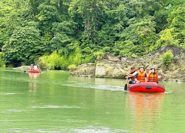 Vượt thác Gia Long, xuôi dòng sông Sêrêpôk