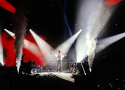 Xôn xao cảnh tượng "kỳ dị" tại concert Kim Jae Joong ở Hà Nội: Cả SVĐ như zombie săn mồi!