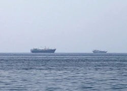 Giá thuê tàu chở dầu qua eo biển Hormuz tăng vọt do xung đột leo thang