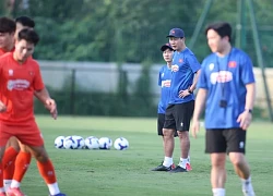 Gọi 2 Việt kiều lên tuyển, HLV Kim Sang-sik "xuất chiêu" bảo vệ ngôi vương Đông Nam Á